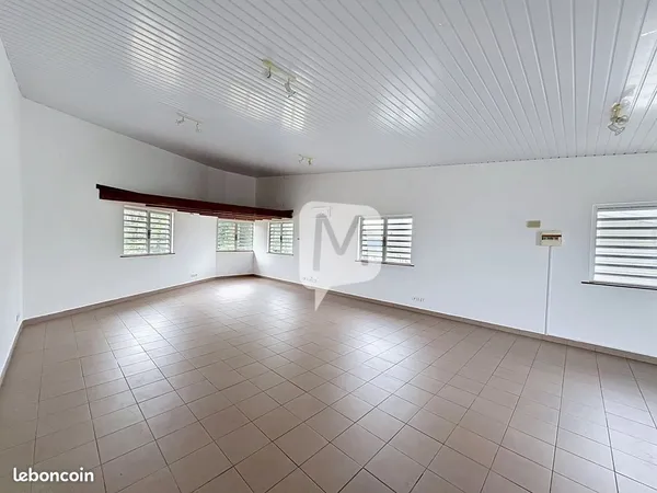 Local commercial 63 m² Cayenne