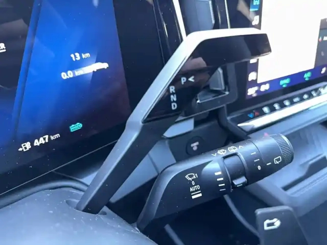Renault Megane e-tech 220 ch autonomie confort gsr2 — photo 68