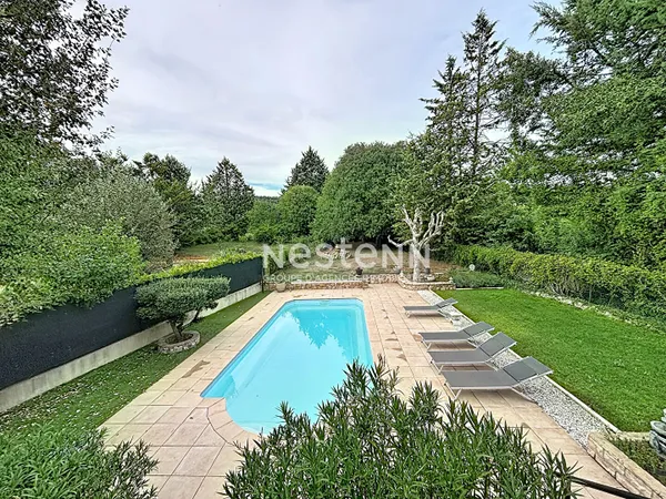 LE THOLONET - Maison de 189 m2 avec T3 indépendant et piscine.
