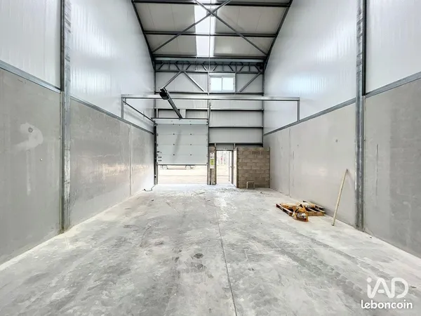 Local 132 m² BRIE-COMTE-ROBERT