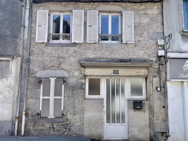 MAISON DE VILLE AVEC JARDIN