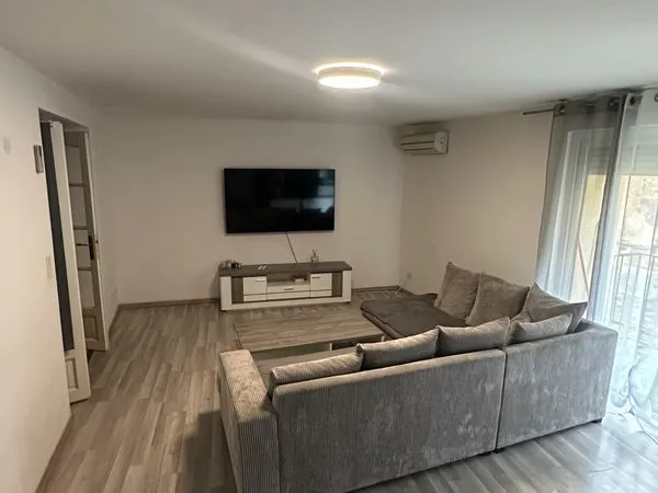 À LOUER - Joli duplex T3 au coeur du village - Balcon & parking à proximité