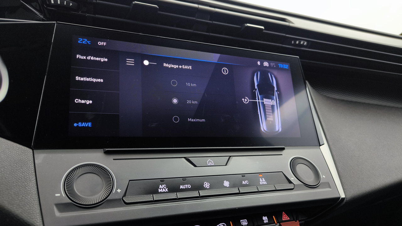Peugeot 308 SW PHEV 180 e-EAT8 — photo 22
