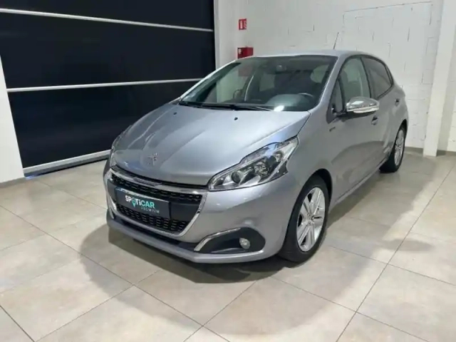 Peugeot 208 1.2 puretech 82ch e6.c signature 5p gps camera