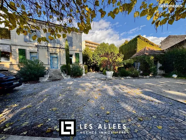 Maison 13 pièces 308 m²