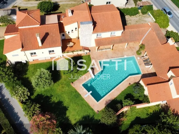 propriété de prestige, piscine, jardin, centre-village