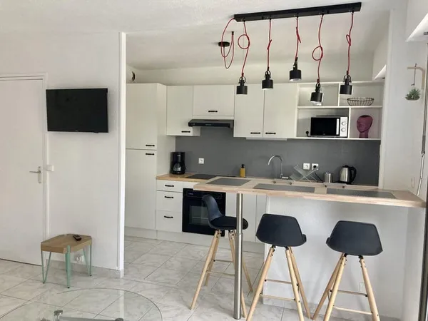 Chambre meublée dans colocation.