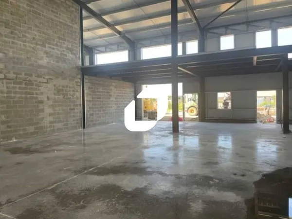 Local d'activité 492 m²