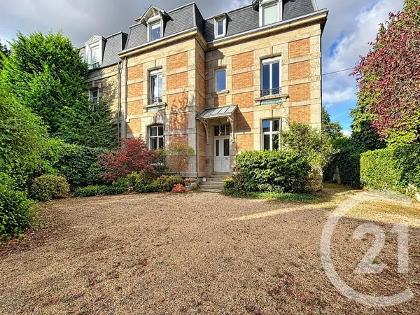 Maison 9 pièces 300 m²