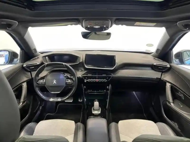 Peugeot 2008 e- 136ch gt pack — photo 12