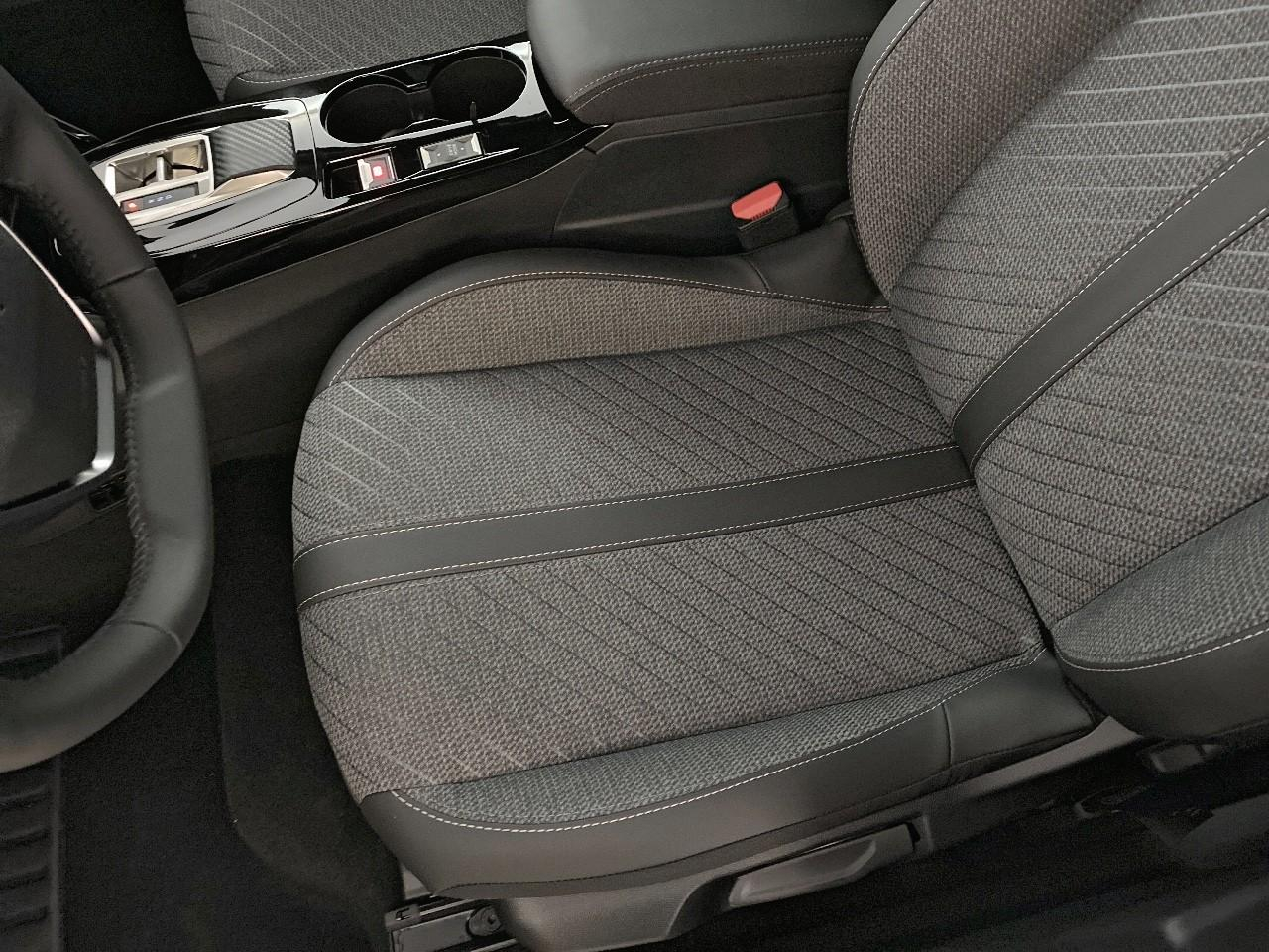 Peugeot 2008 hybrid 145 ch e-dcs6 allure — photo 9