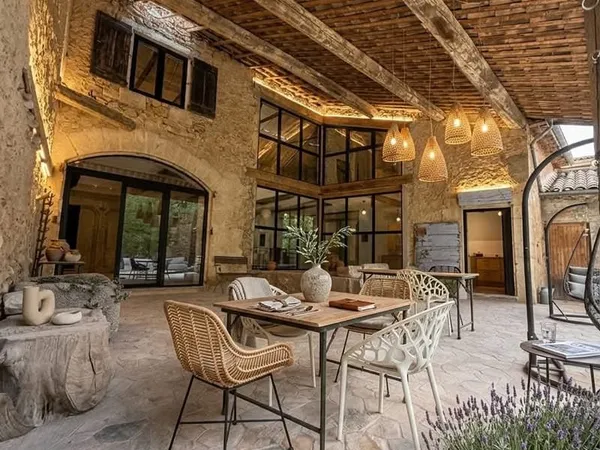 Maison Vigneronne d'exception de 380m2 Piscine 8X4 Garage de 220m2 à 25mn de la mer à 10mn de L'A75 