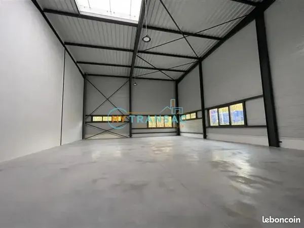 Local bureaux 601 m²