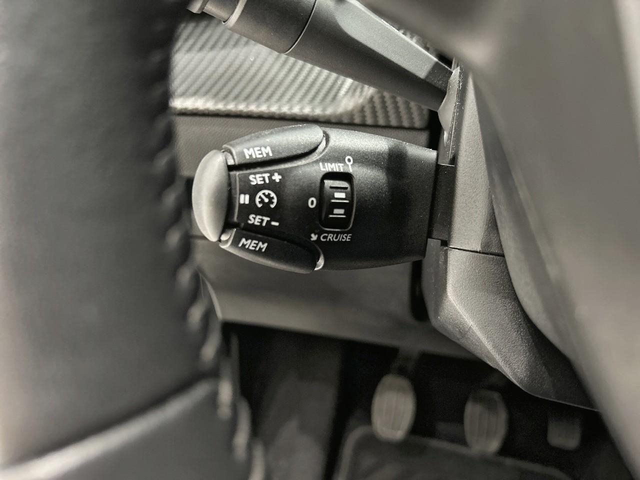 Peugeot 208 1.2 puretech 100ch s&s style — photo 15