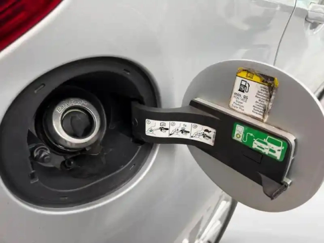 Ford C-Max 1.0 ecoboost 125ch stop&amp;start titanium — photo 25