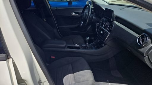 Mercedes Classe A 180 122 - Inspiration – 2015 – 84650 km – Essence – Boîte Manuelle — photo 25