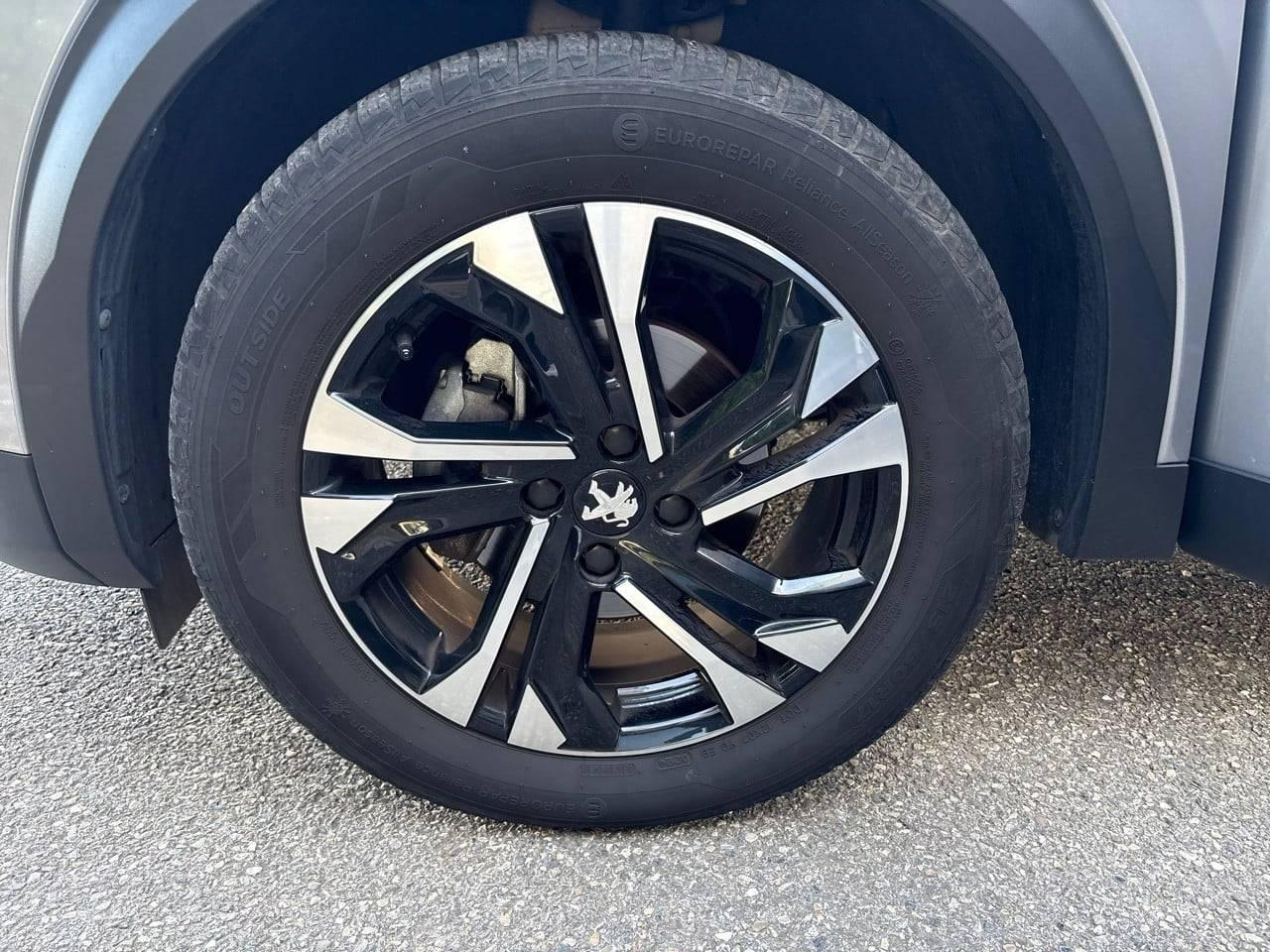 Peugeot 2008 puretech 130 s&s eat8 gt — photo 11