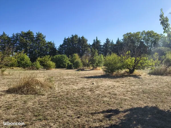 Terrain à bâtir de 1500 m² à L'ISLE-SUR-LA-SORGUE (84)