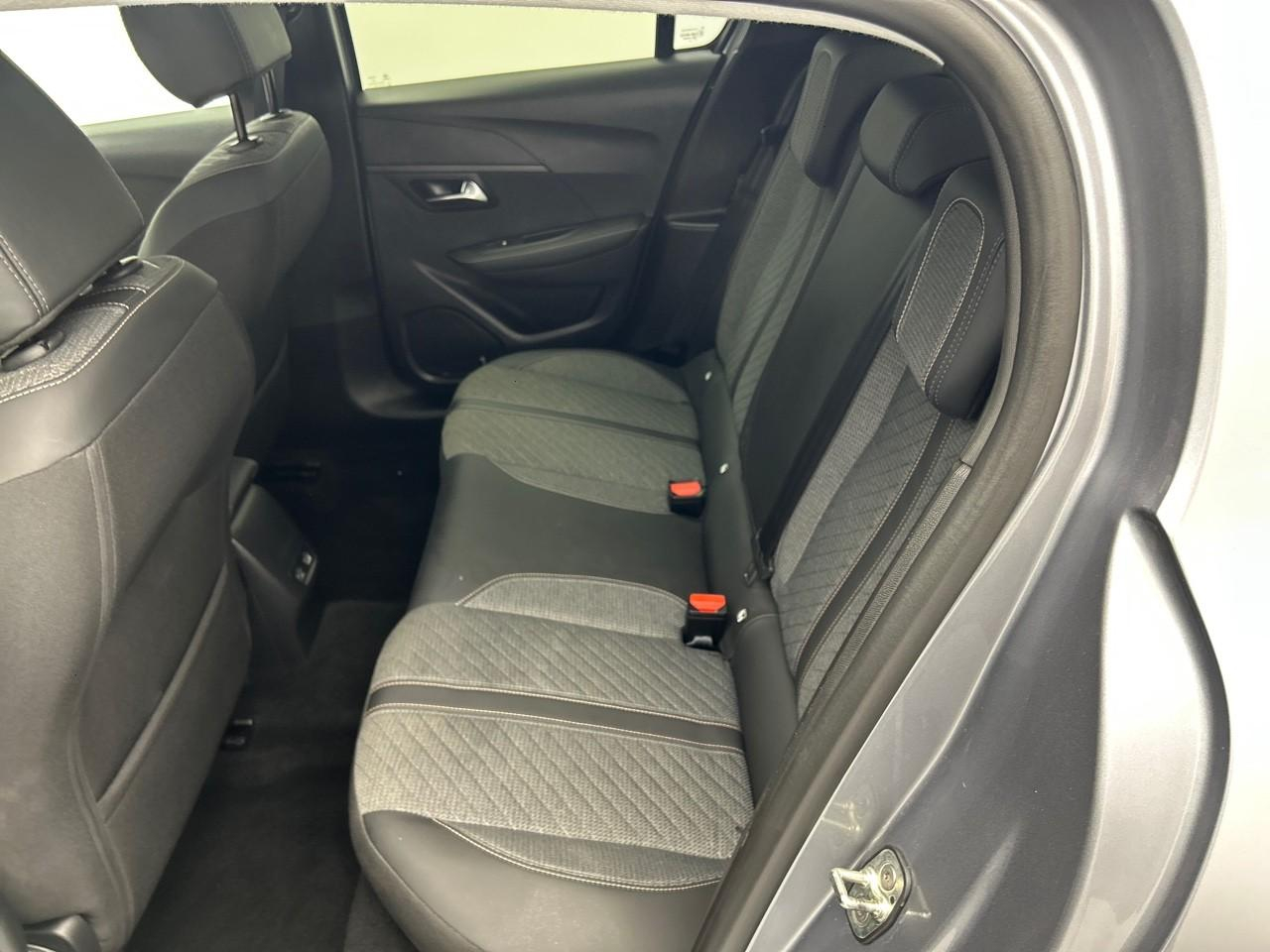 Peugeot 208 100 s&s bvm6 allure — photo 13