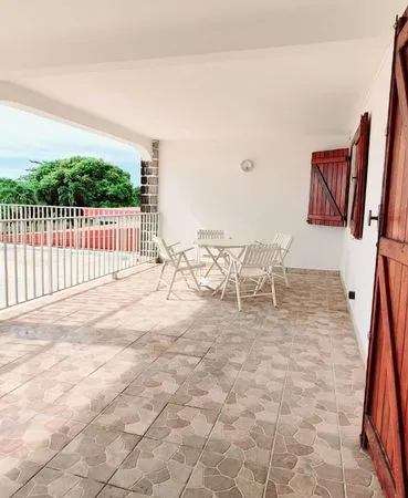 T2 meublé, haut de villa