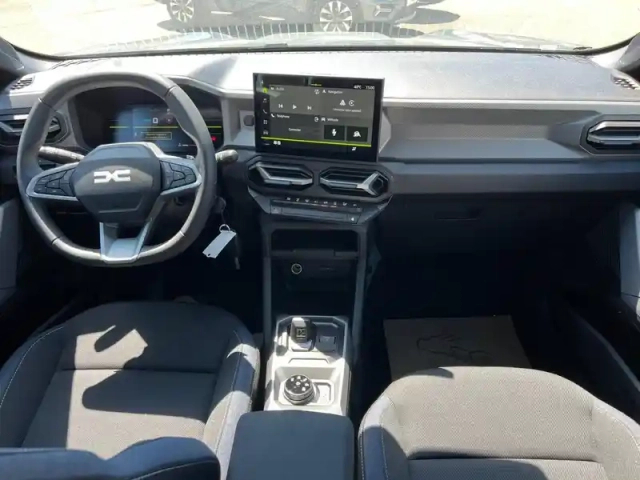 Dacia Duster 1.2 hybrid-g 150ch expression 4x4 — photo 13