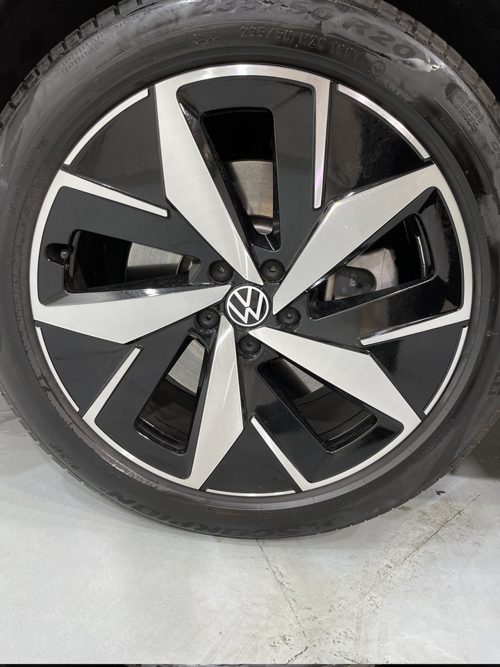 Volkswagen ID.4 — photo 34
