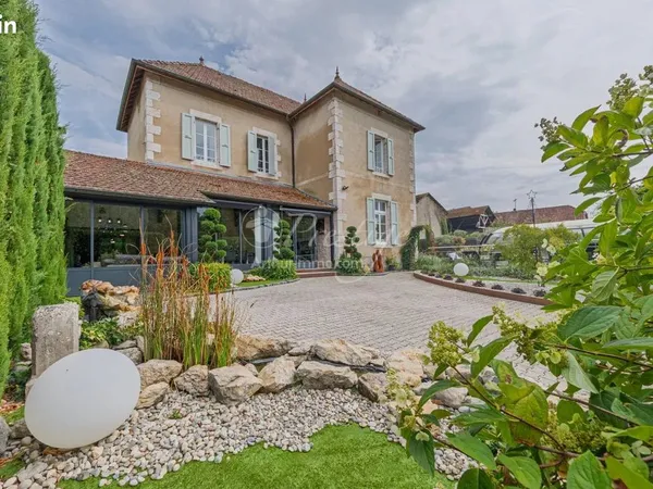Propriété 6 pièces 272 m²