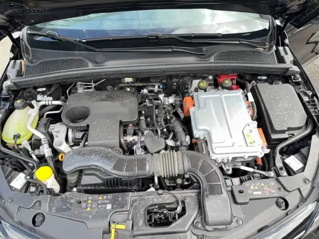 Renault Clio e-tech 140 - 21n — photo 23