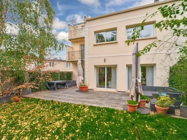 Maison 8 pièces 273 m²