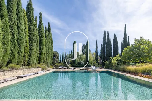 Maison 7 pièces 265 m²