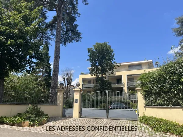 TASSIN-LA-DEMI-LUNE T5 meublé de 120 m2 avec grand balcon