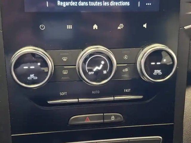 Renault Megane mégane iv berline blue dci 115 edc — photo 11
