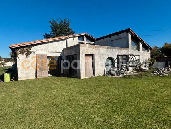 Maison 9 pièces 247 m²