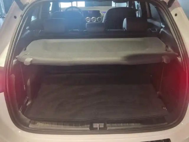 Mercedes Gla 200 d amg line — photo 37