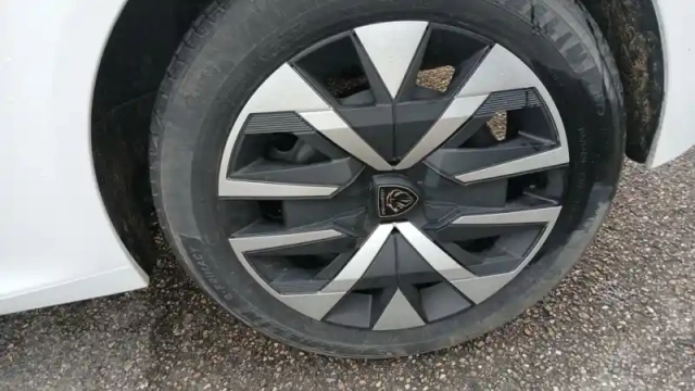 Peugeot 208 puretech 75 s&amp;s bvm5 — photo 48