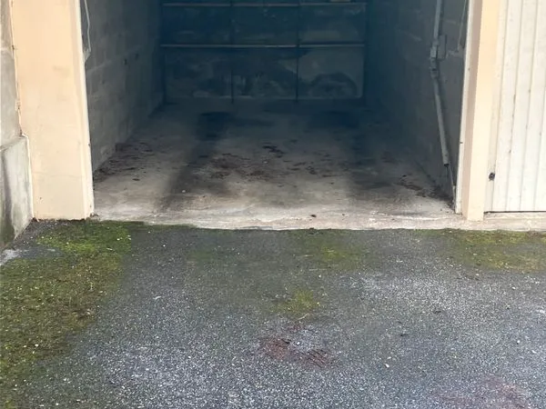 Parking/garage