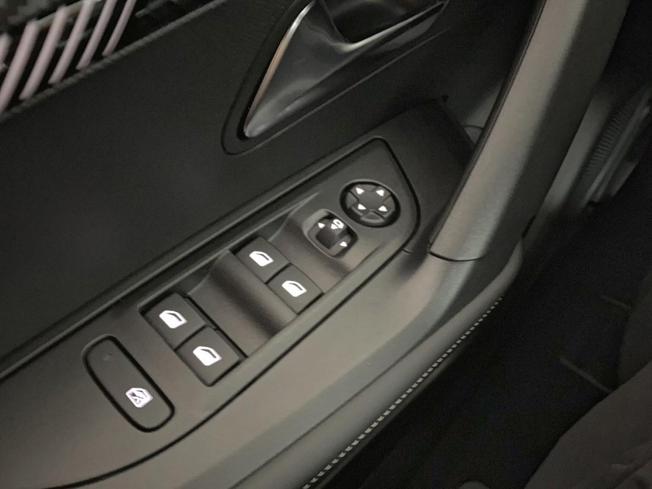 Peugeot 2008 hybrid 145 ch e-dcs6 allure — photo 20