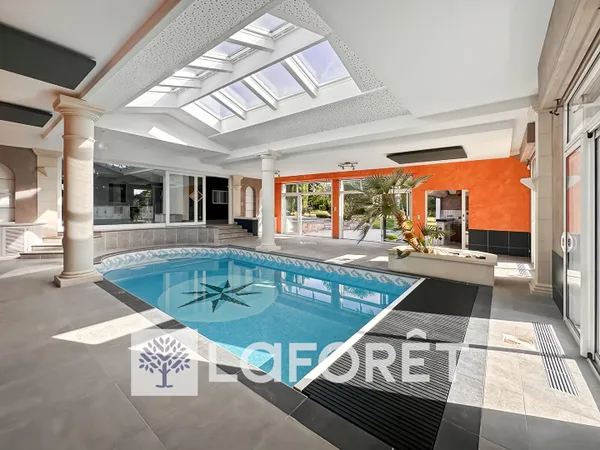 Maison 8 pièces 491 m²