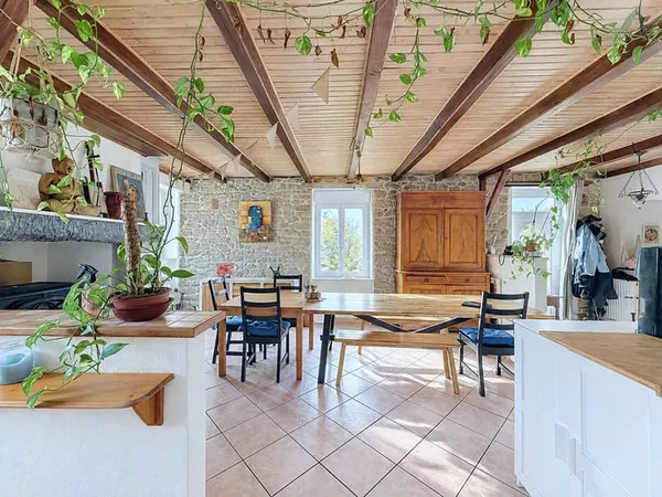 Maison de ville, familiale - 5 chambres, jardin et stockage. 171m²