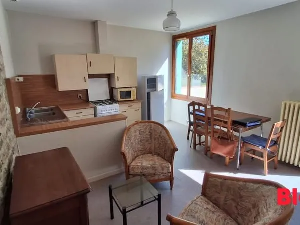 A LOUER CHEZ BLOT VITRE - Appartement T2 MEUBLE DOMALAIN