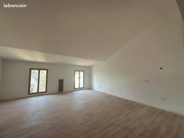 Superbe T4 de 107 m² Rénové à Neuf avec Salon Cathédrale & Mezzanine - Coeur de Pignan