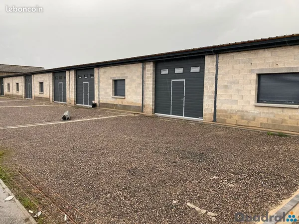 Parking/box 132 m² TOUL