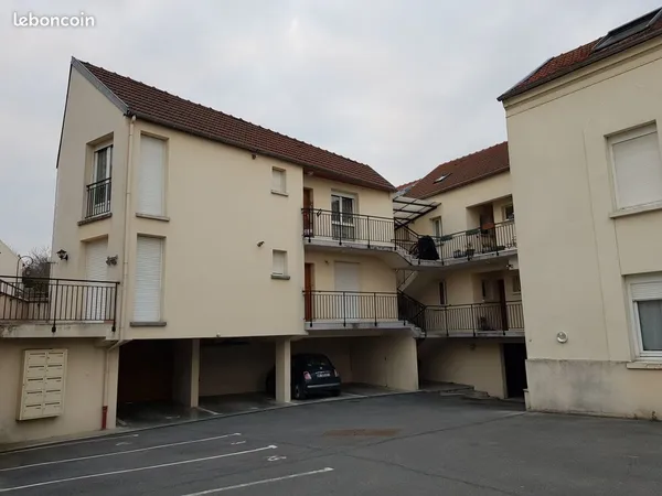 Appartement T2 48m² + grenier + parking couvert