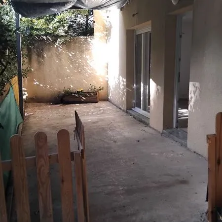 Jolie F3 en copro avec terrasse