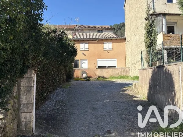 Bâtiment 238 m²