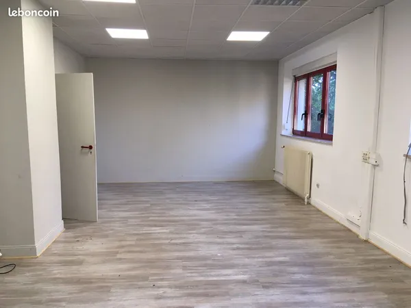 Bureau et espace de travail Location Wittisheim  34m² 226€