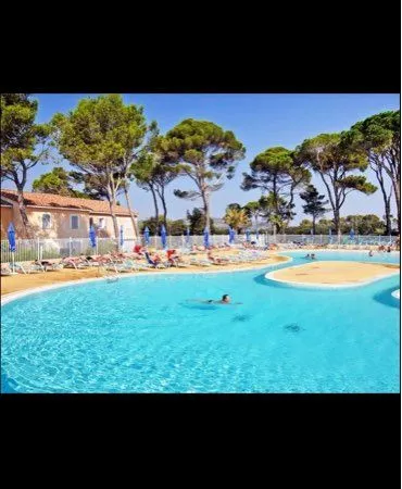 Maison 32 m2 , jardin dans résidence avec piscine