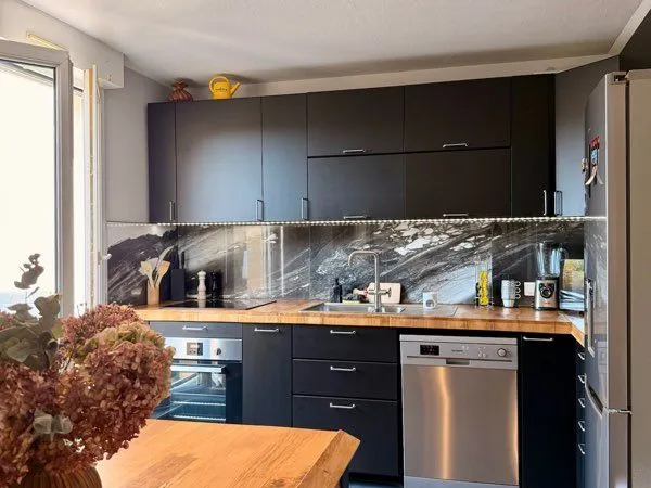 Appartement chaleureux 2 pièces en duplex rénové - Terrasse Parking
