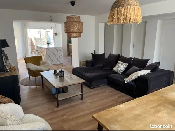 Maison familiale 125m2- 4 chambres- double garage et cave- jardin DPE C - le breil sur Mérize