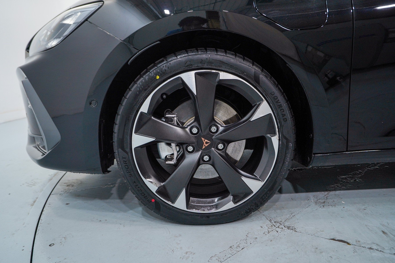 Cupra Leon — photo 10